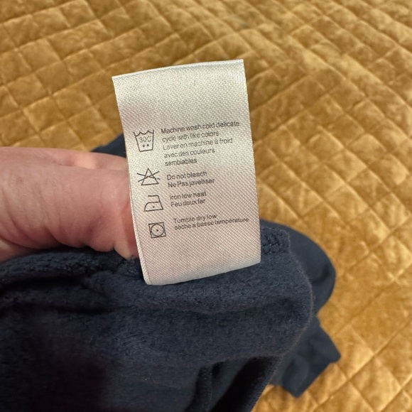 CHASER navy Los Angeles vintage feel sweatshirt! Red varsity letter make this👌! - Picture 9 of 10